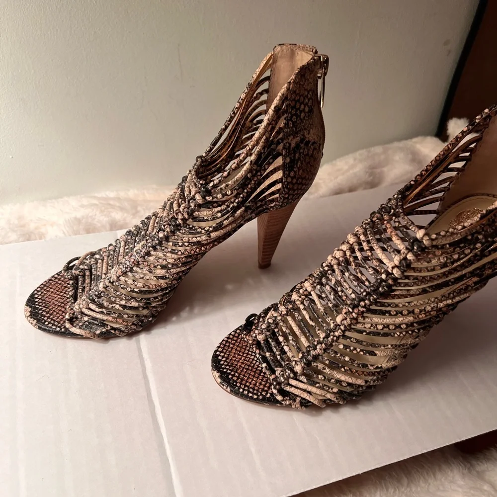 Women's Vince Camutos Strappy 4in High Heel Sandals - Picture 9 of 9